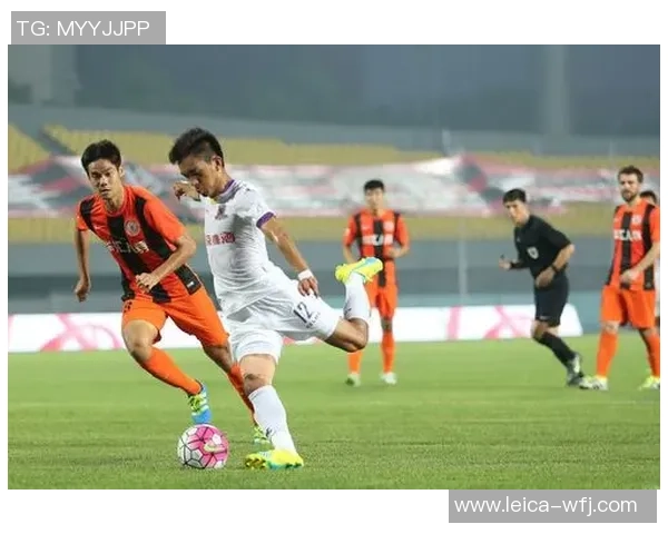 中甲激战青岛黄海迎战辽宁队全力争胜展现球队实力